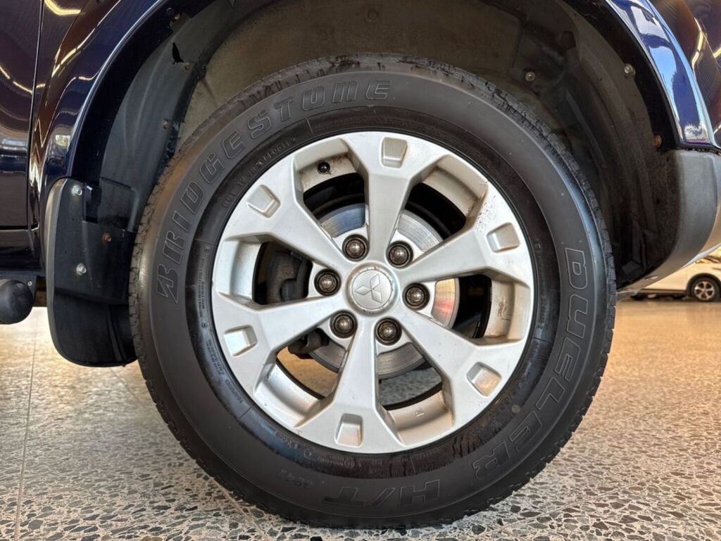 Mitsubishi L200 2012 Sininen