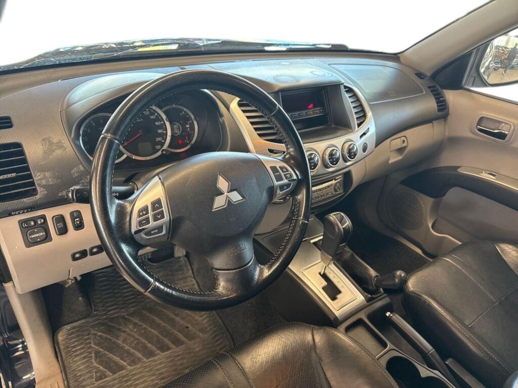 Mitsubishi L200 2012 Sininen