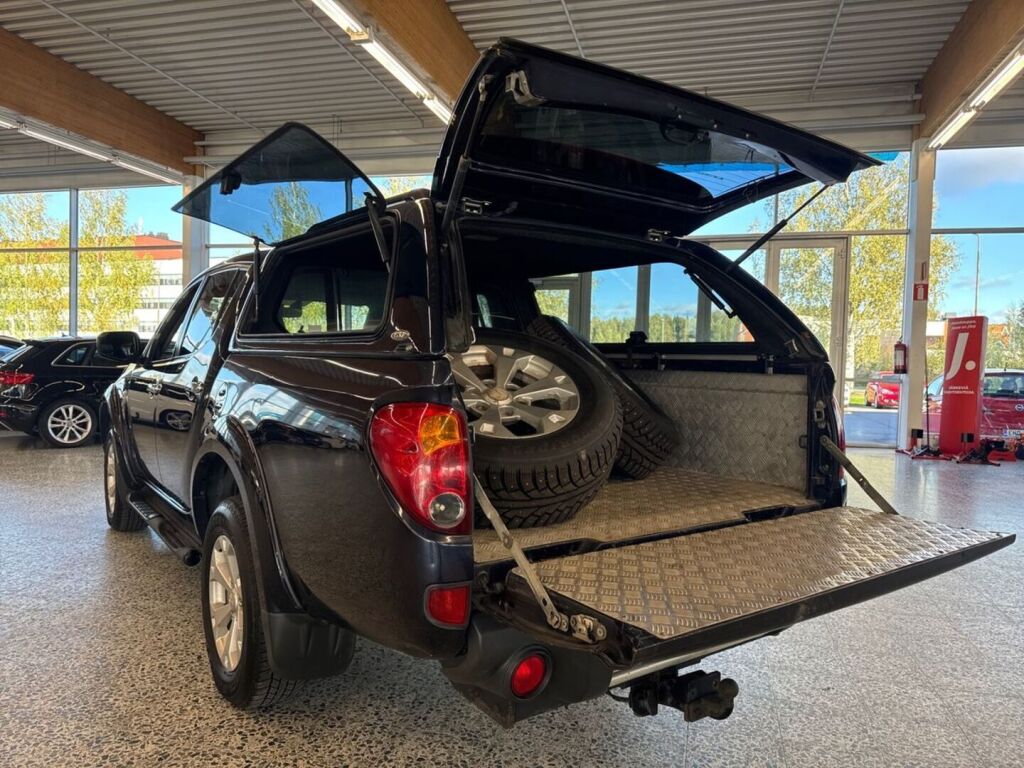 Mitsubishi L200 2012 Sininen