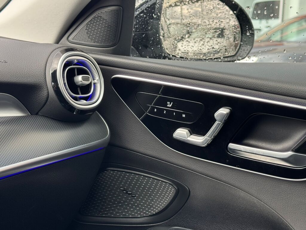 Mercedes-Benz C 2023 Musta