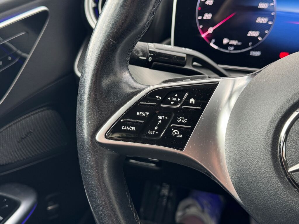 Mercedes-Benz C 2023 Musta