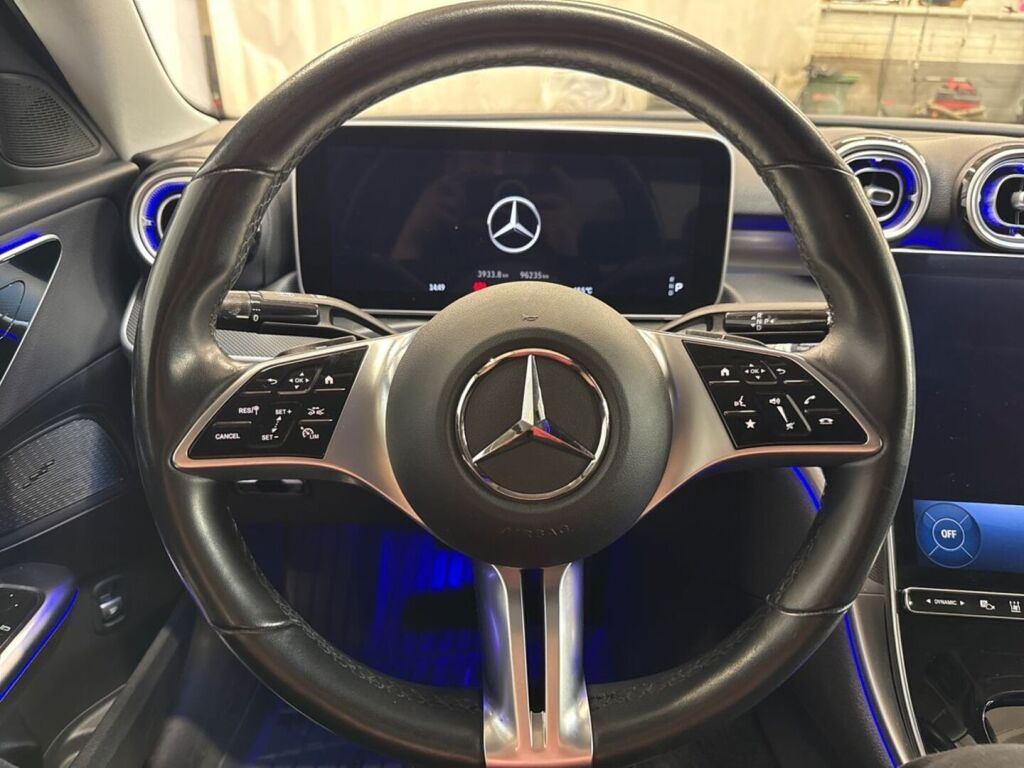 Mercedes-Benz C 2023 Musta