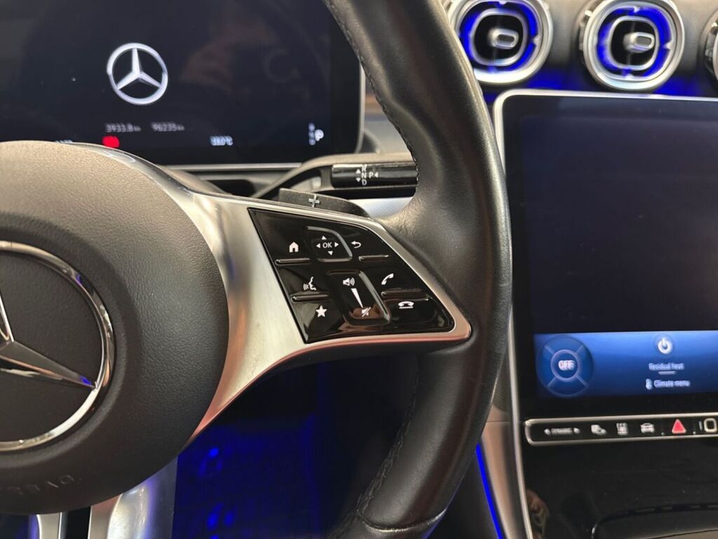 Mercedes-Benz C 2023 Musta
