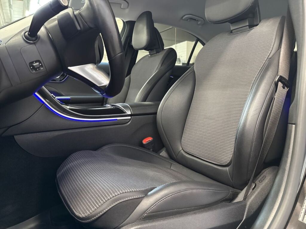 Mercedes-Benz C 2023 Musta