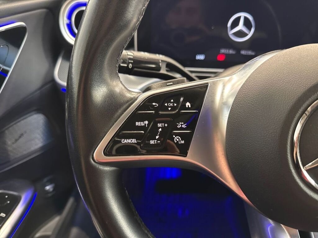 Mercedes-Benz C 2023 Musta