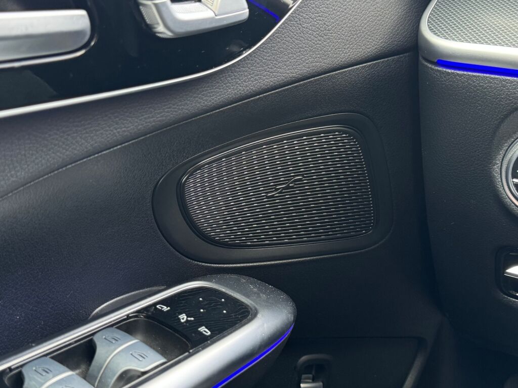 Mercedes-Benz C 2023 Musta