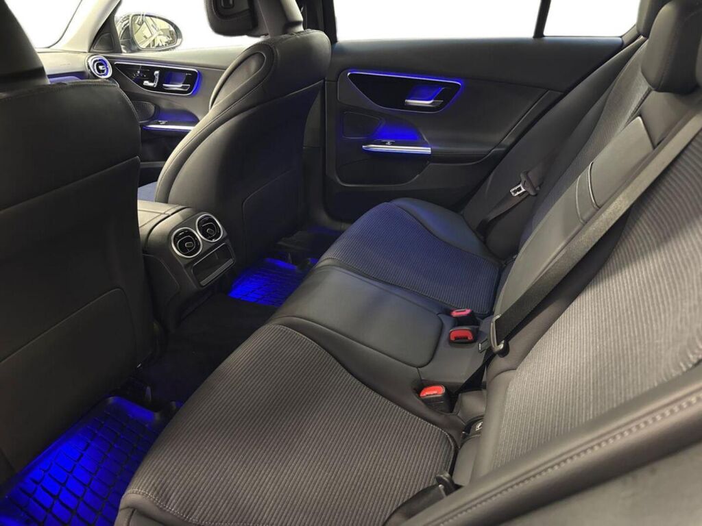 Mercedes-Benz C 2023 Musta