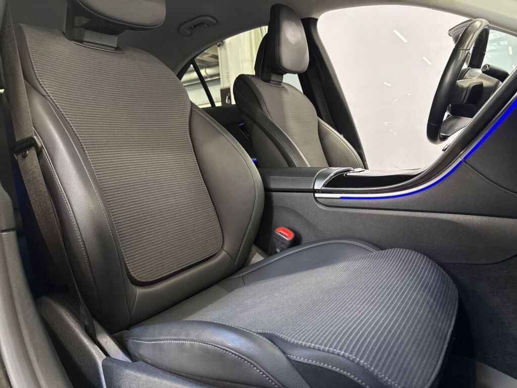 Mercedes-Benz C 2023 Musta