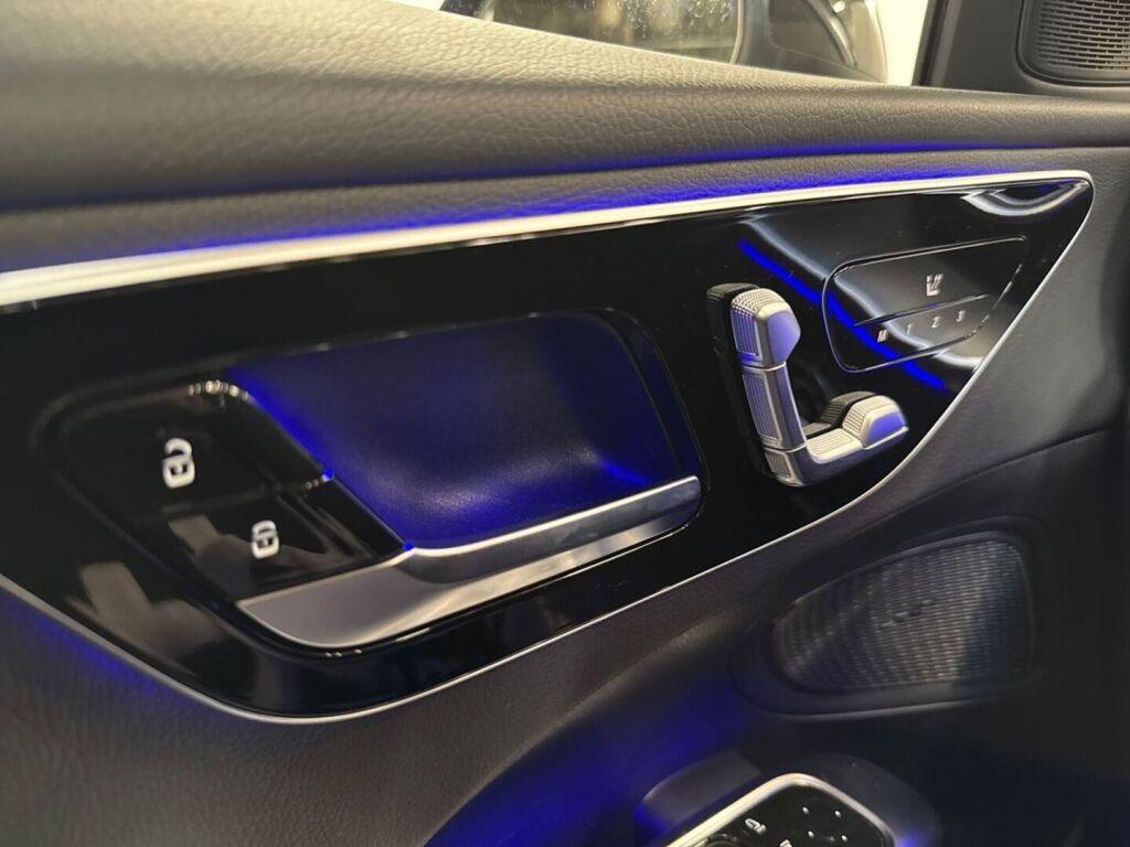 Mercedes-Benz C 2023 Musta