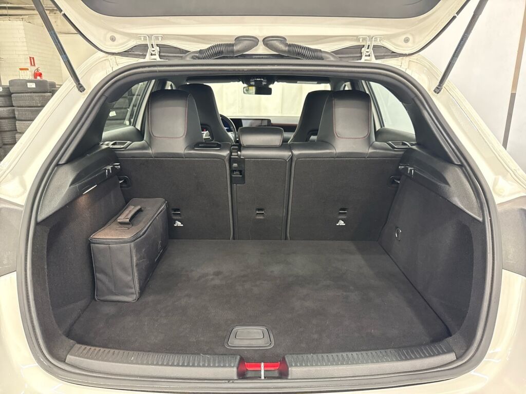 Mercedes-Benz A 2021 Valkoinen