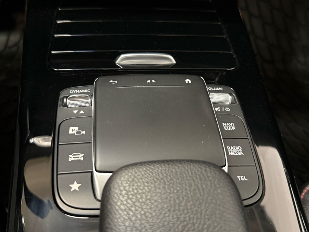 Mercedes-Benz A 2021 Valkoinen