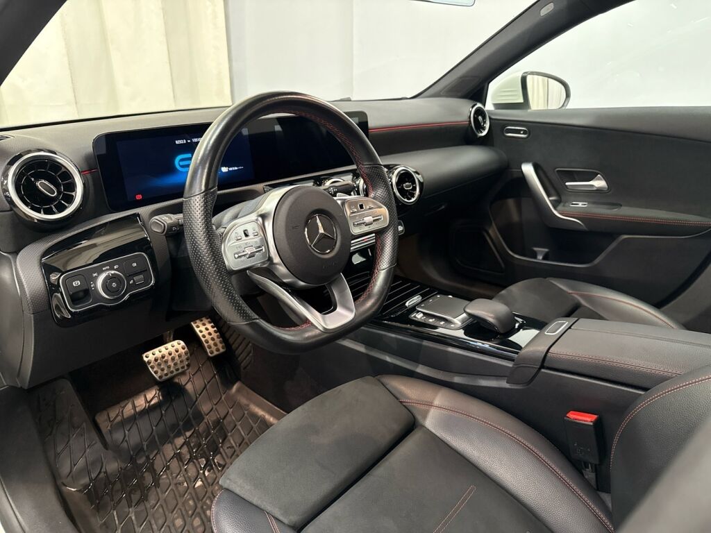 Mercedes-Benz A 2021 Valkoinen