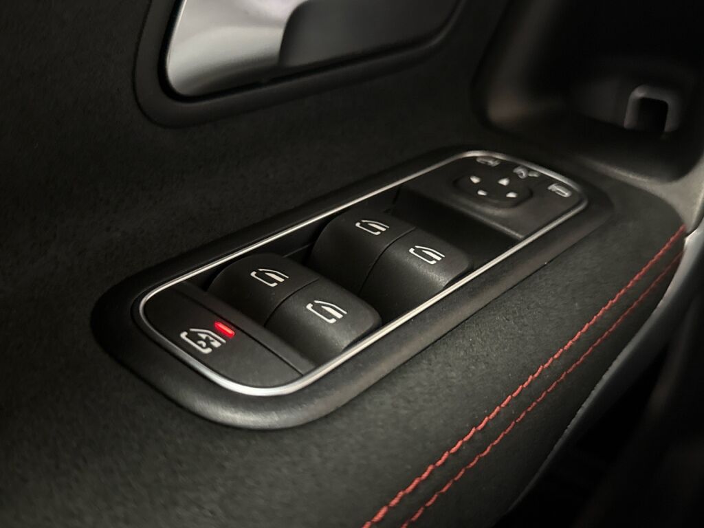 Mercedes-Benz A 2021 Valkoinen