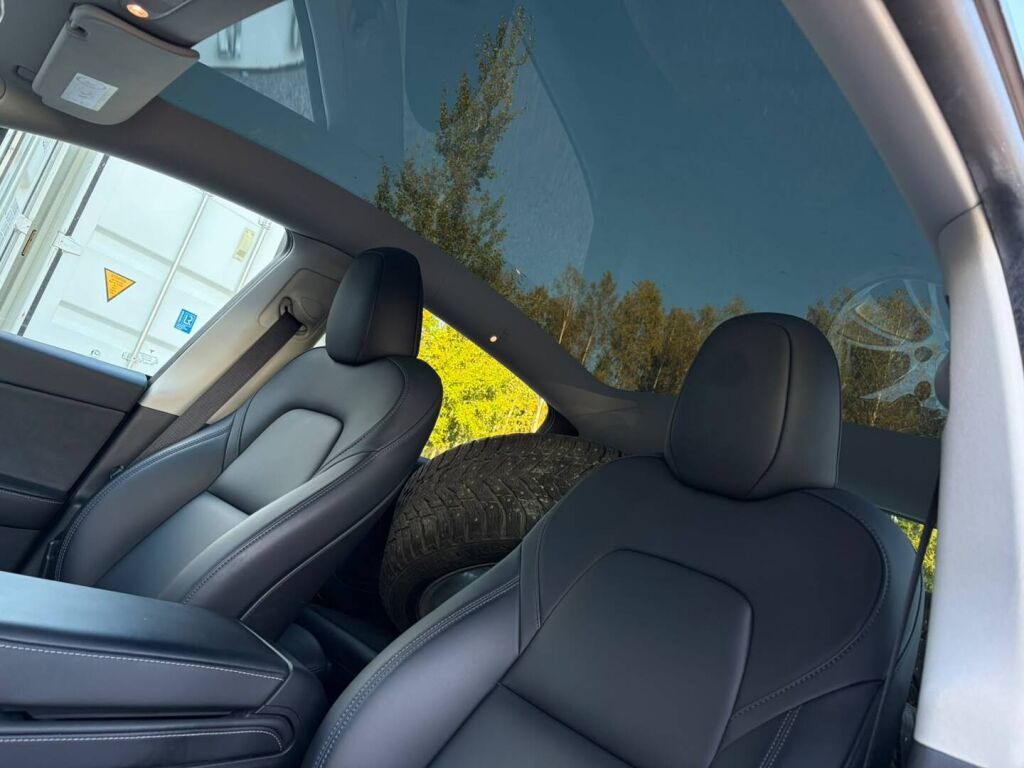 Tesla Model Y 2022 Harmaa