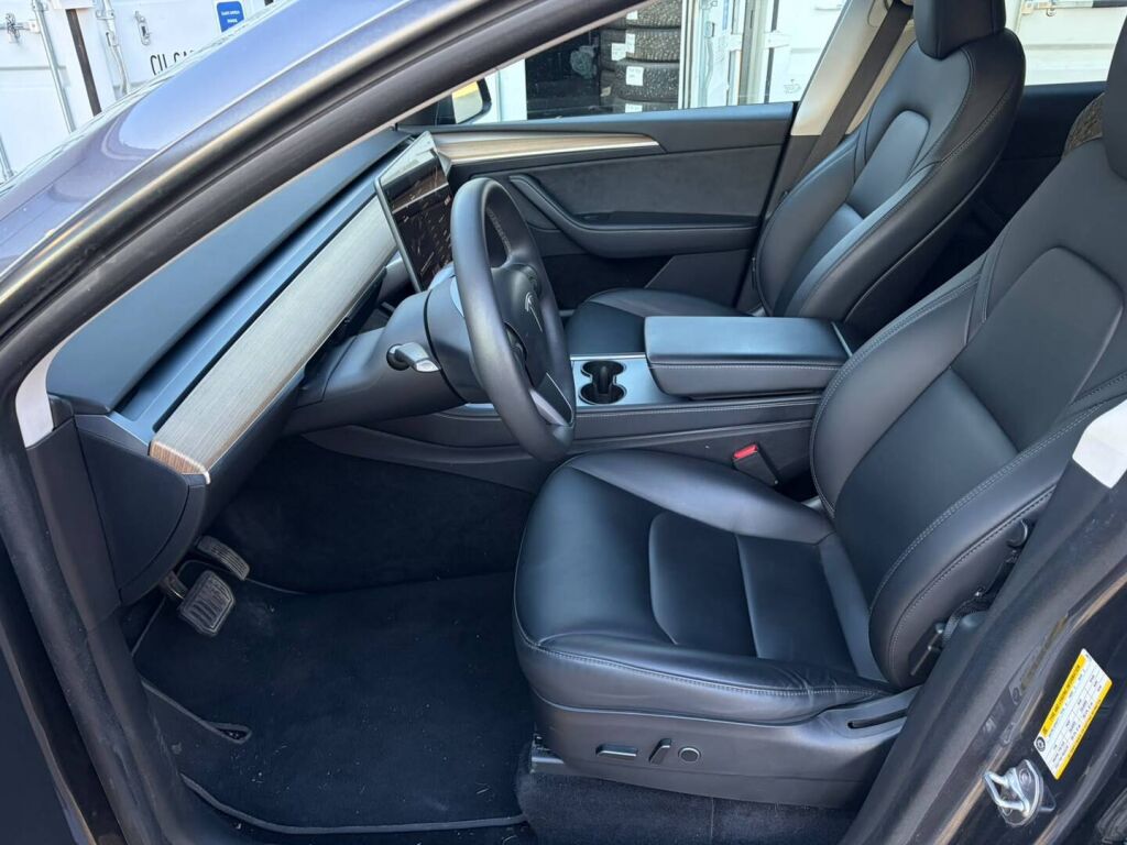 Tesla Model Y 2022 Harmaa