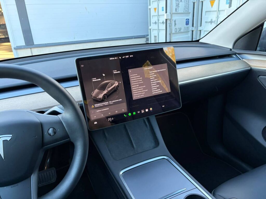 Tesla Model Y 2022 Harmaa
