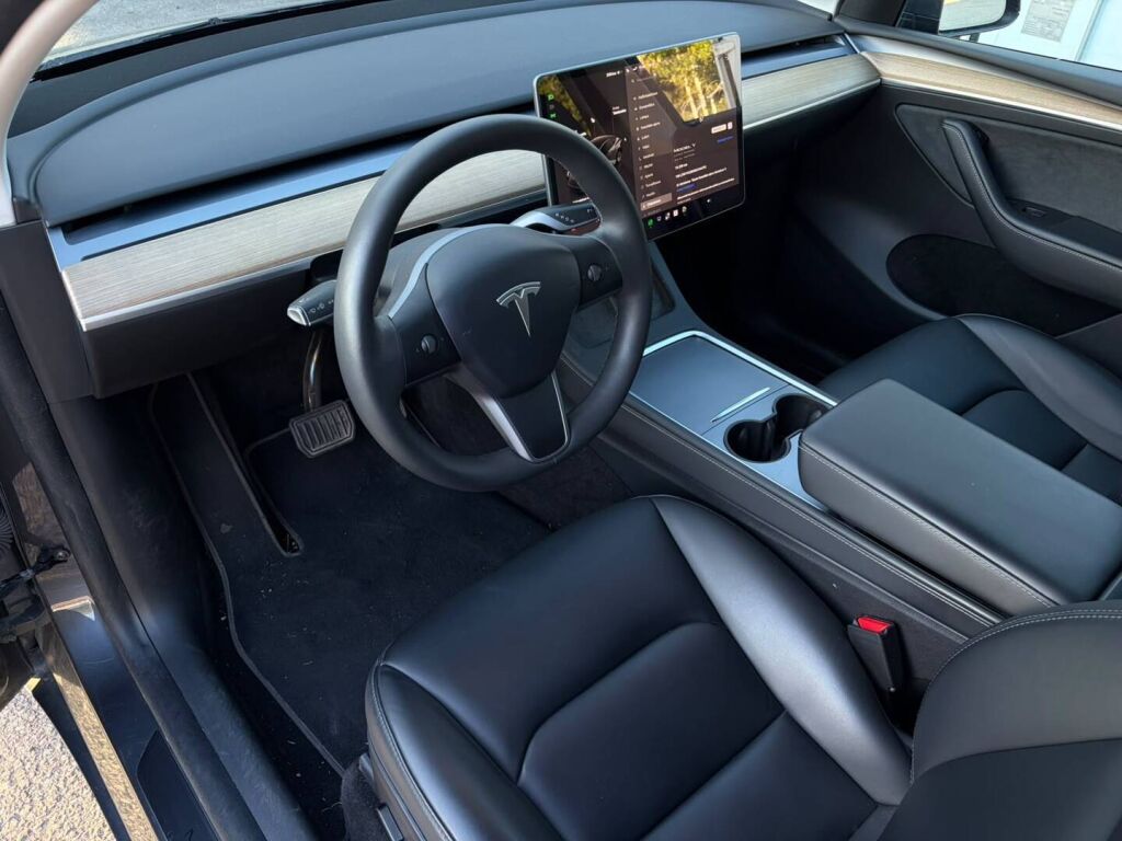 Tesla Model Y 2022 Harmaa