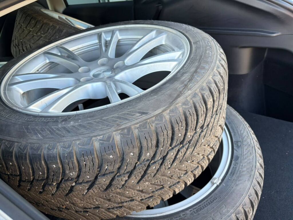 Tesla Model Y 2022 Harmaa