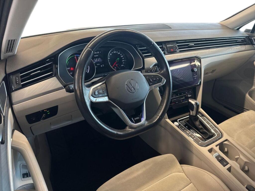 Volkswagen Passat 2020 Valkoinen