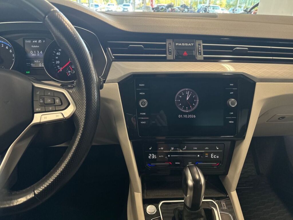 Volkswagen Passat 2020 Valkoinen