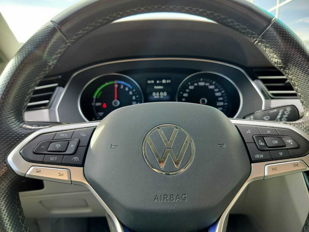 Volkswagen Passat 2020 Valkoinen