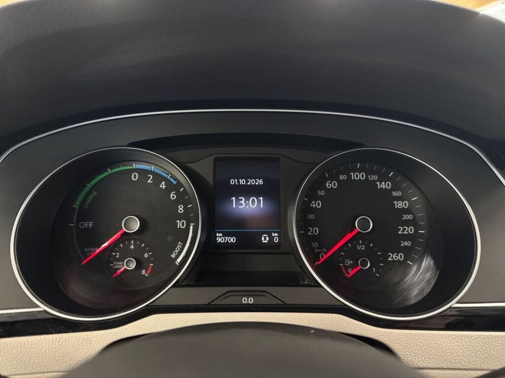 Volkswagen Passat 2020 Valkoinen