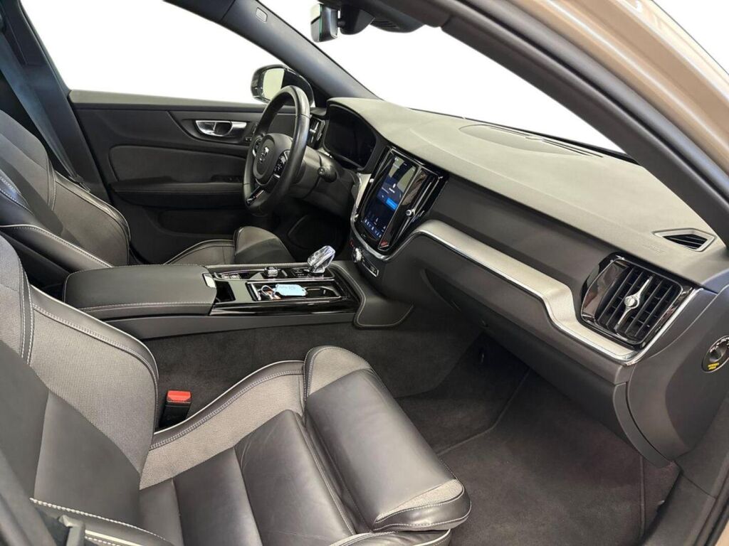 Volvo V60 2024 Ruskea (beige)