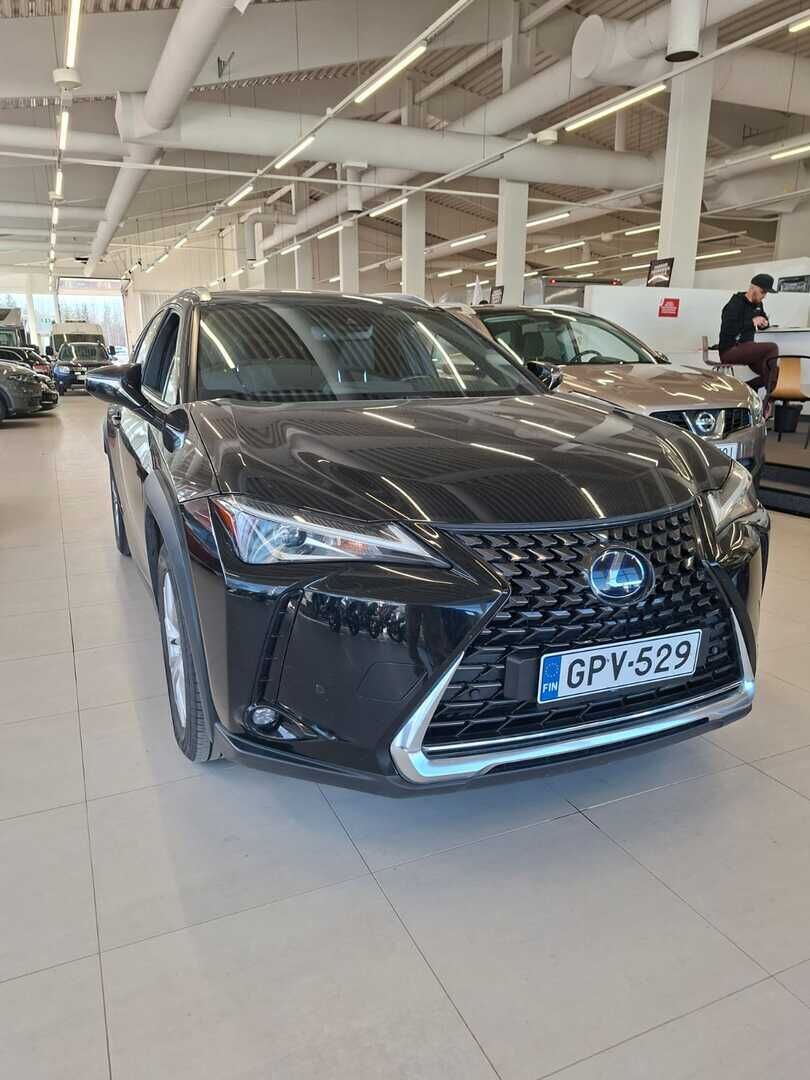 Lexus UX 2020 Musta
