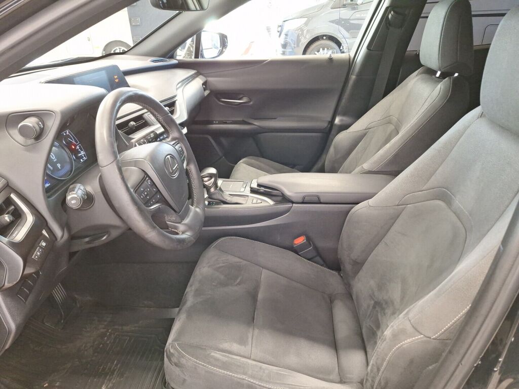 Lexus UX 2020 Musta