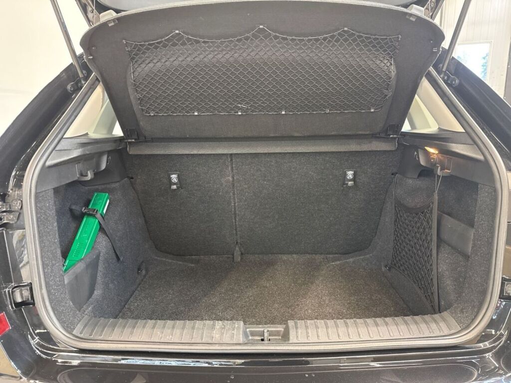 Skoda Kamiq 2024 Musta
