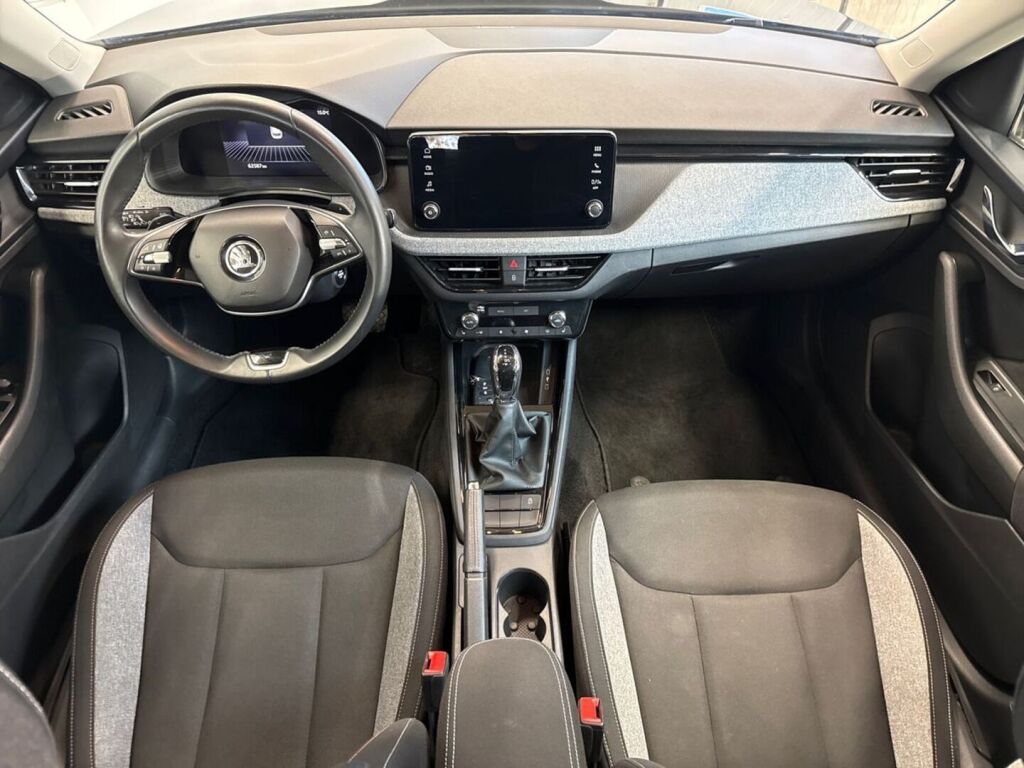 Skoda Kamiq 2024 Musta