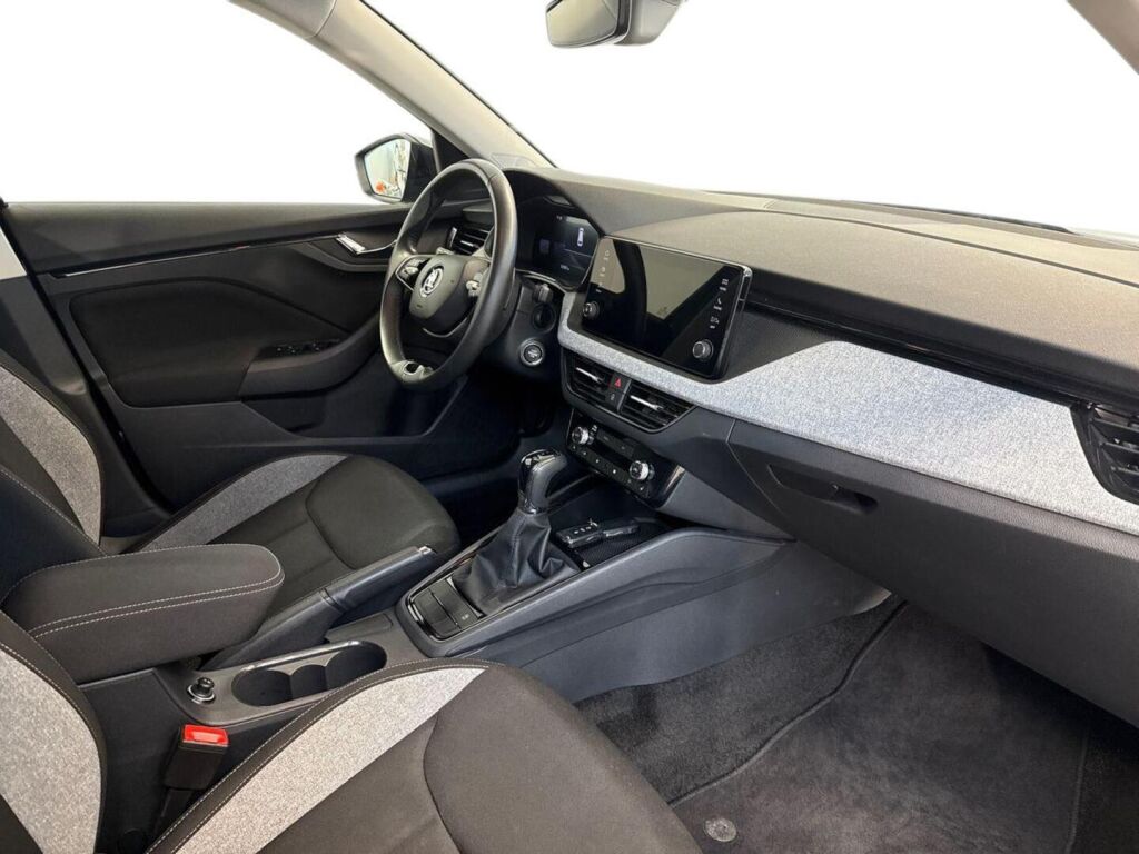 Skoda Kamiq 2024 Musta