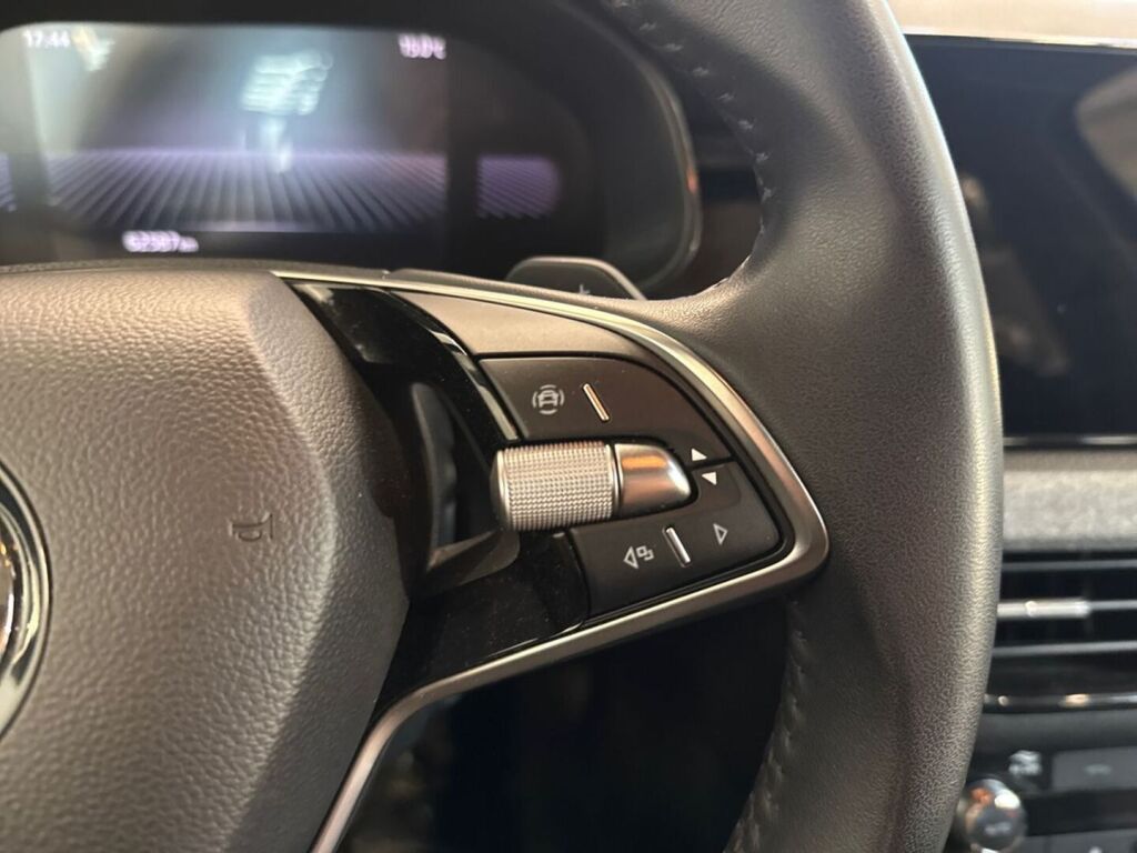Skoda Kamiq 2024 Musta