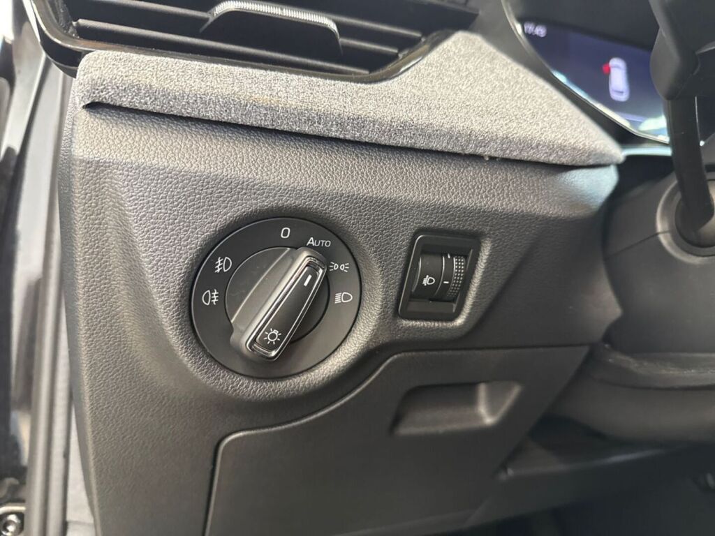 Skoda Kamiq 2024 Musta