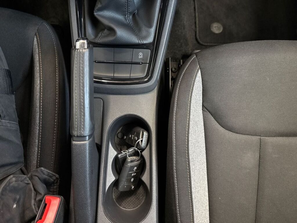 Skoda Kamiq 2024 Musta