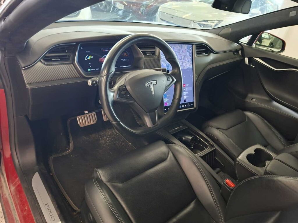Tesla Model S 2019 Punainen