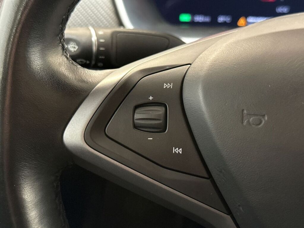 Tesla Model S 2019 Punainen