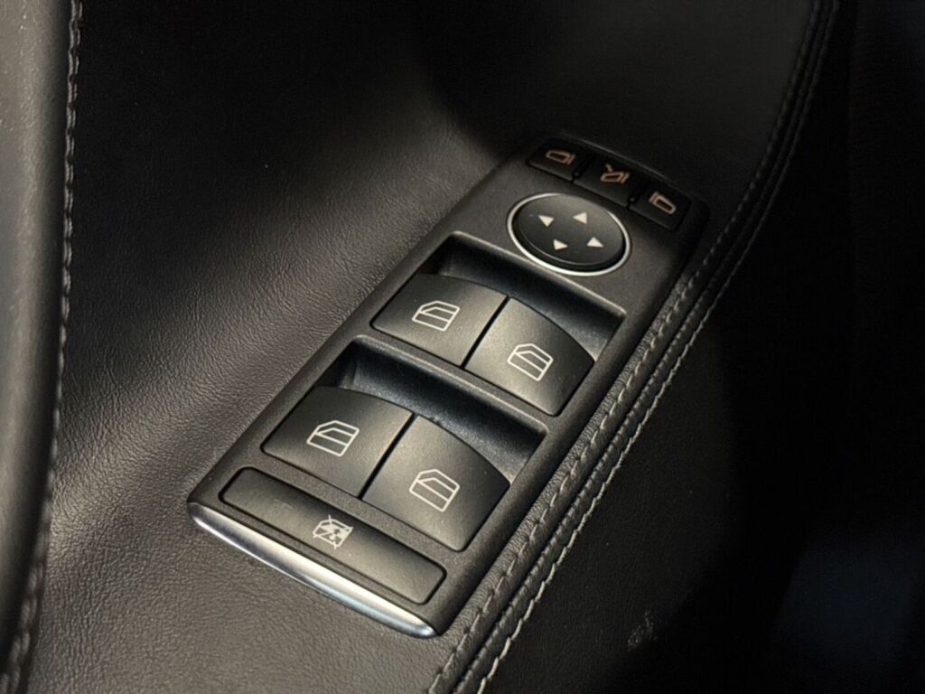 Tesla Model S 2019 Punainen