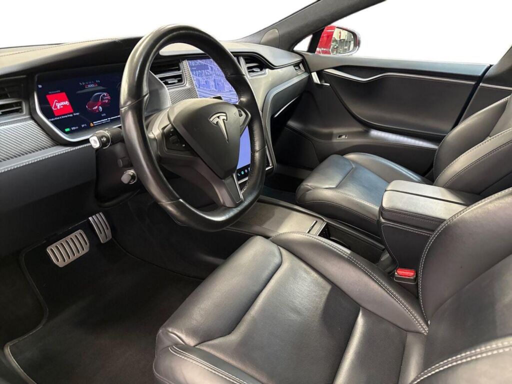 Tesla Model S 2019 Punainen