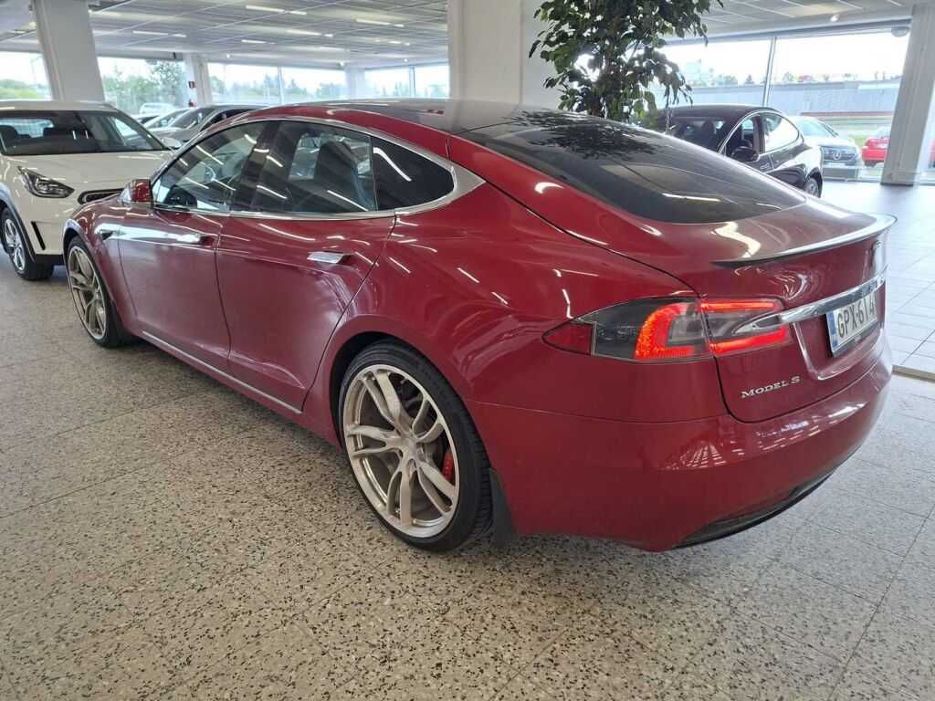 Tesla Model S 2019 Punainen