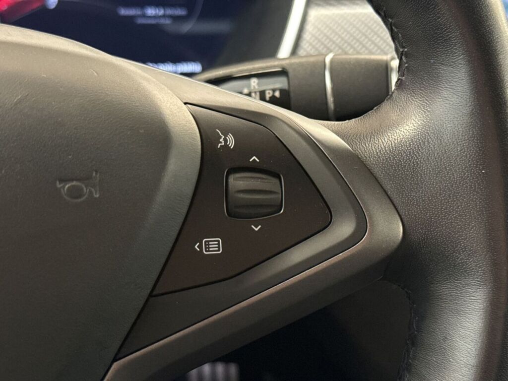 Tesla Model S 2019 Punainen