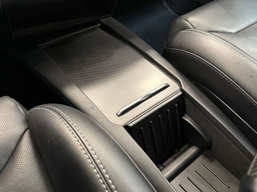 Tesla Model S 2019 Punainen