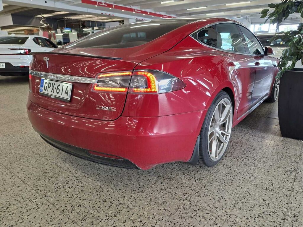 Tesla Model S 2019 Punainen