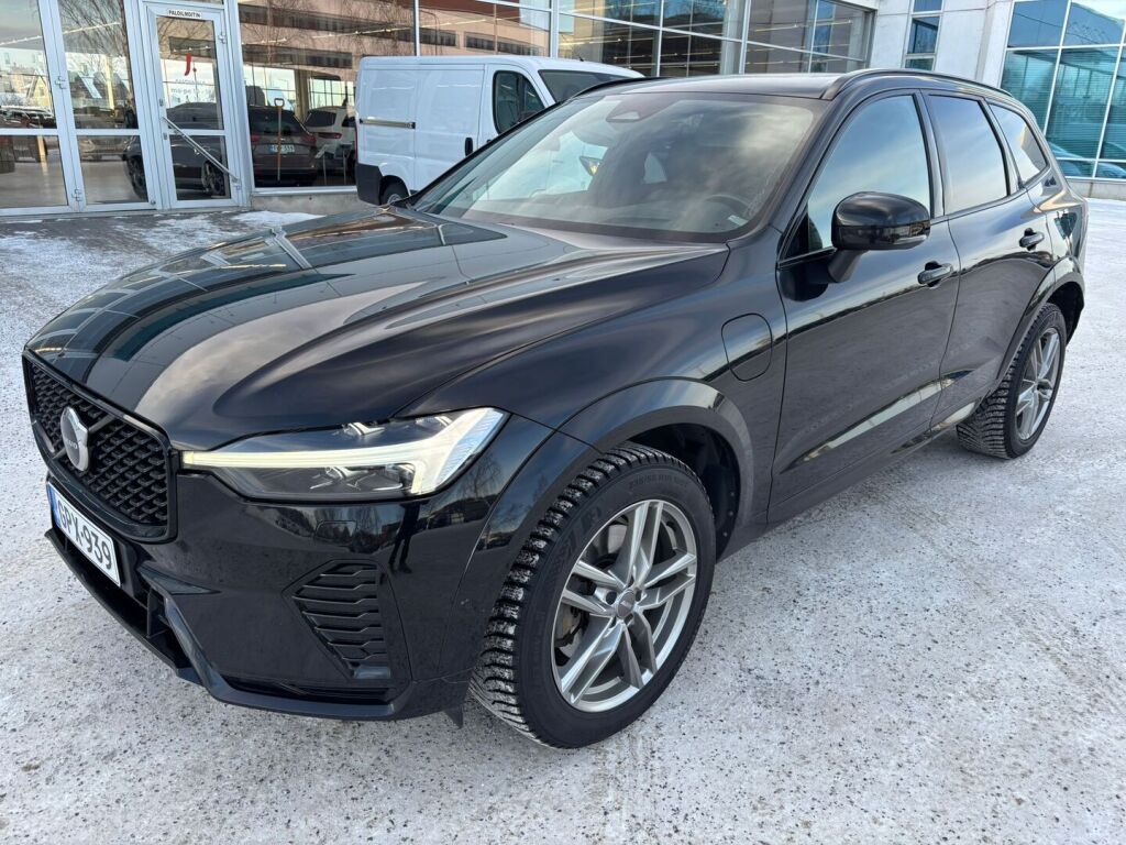 Volvo XC60 2022 Musta