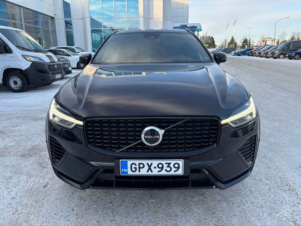 Volvo XC60 2022 Musta