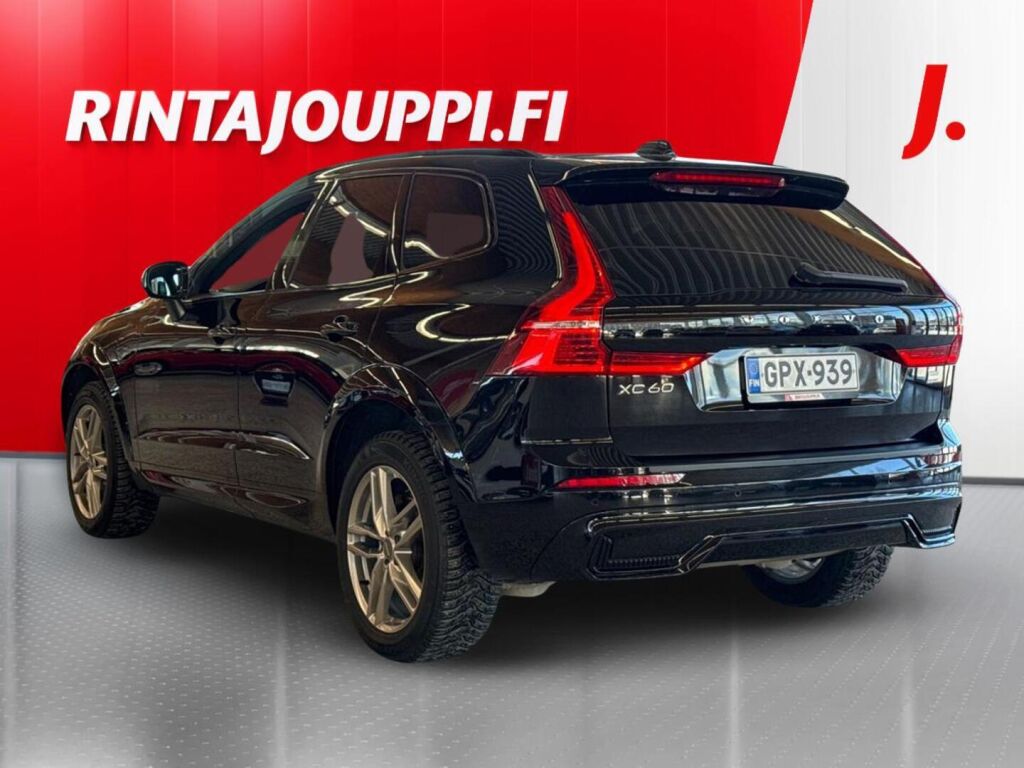 Volvo XC60 2022 Musta
