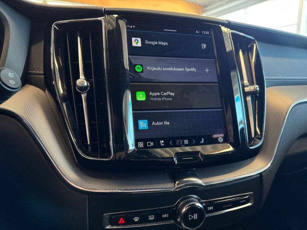 Volvo XC60 2022 Musta