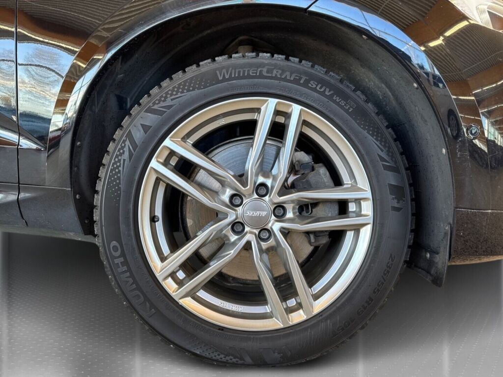 Volvo XC60 2022 Musta