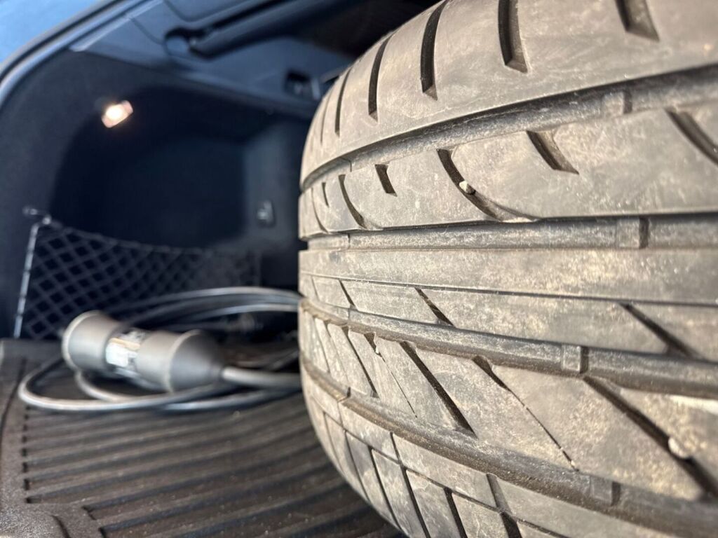 Volvo XC60 2022 Musta