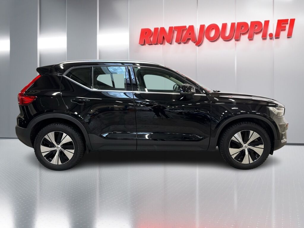Volvo XC40 2021 Musta